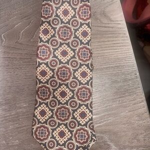 Geometric Patterned Silk Tie